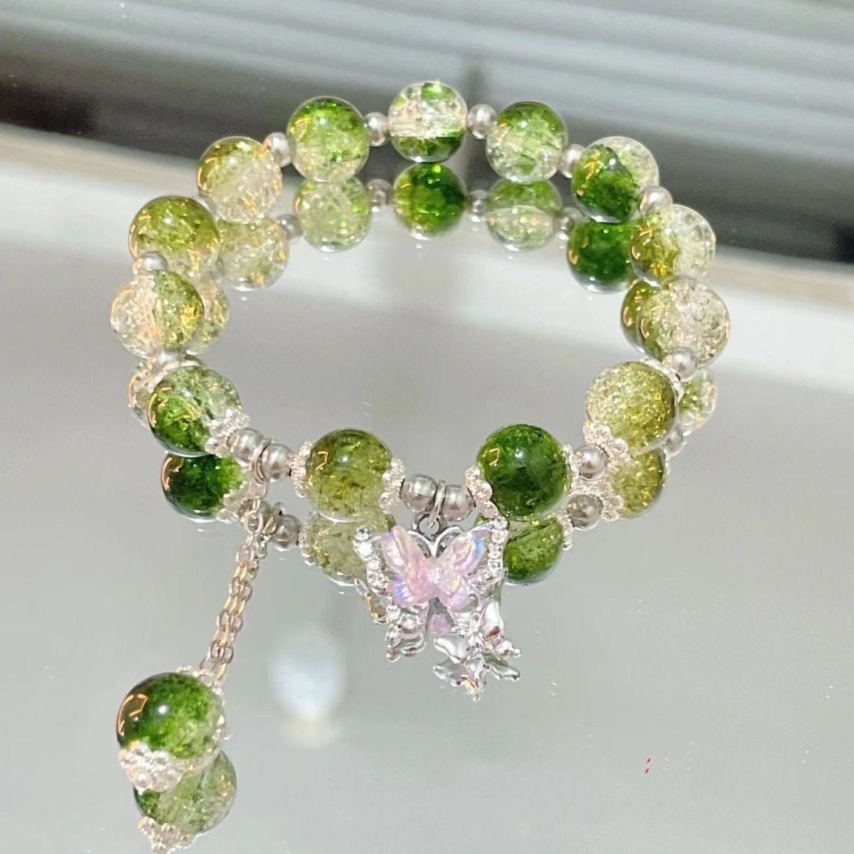 Verträumtes Schmetterlings-Armband aus transparentem Mondstein-Imitat