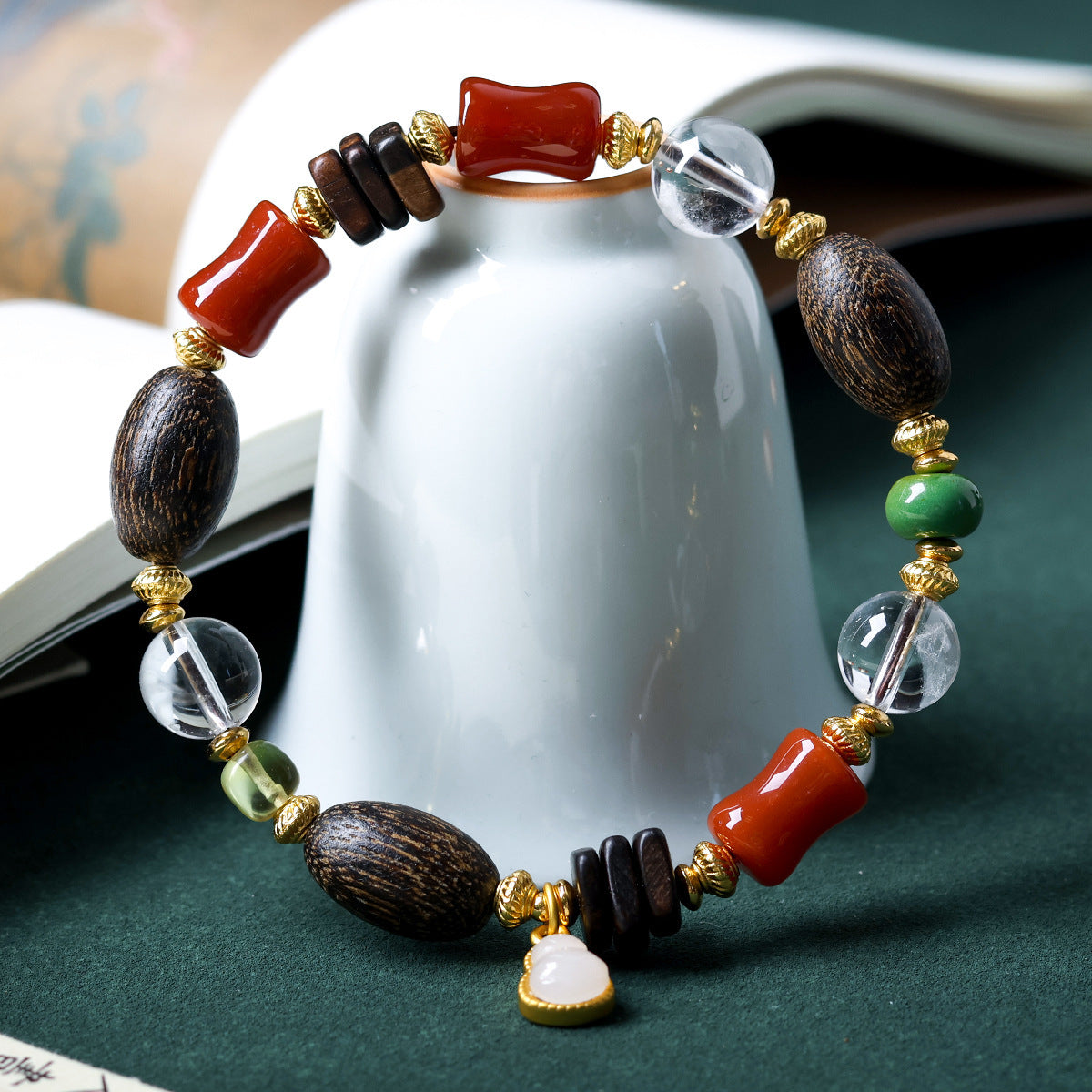 Armband aus heiligen buddhistischen Gebetsperlen aus Adlerholz mit fünf Schriftanhängern für Glück und Frieden