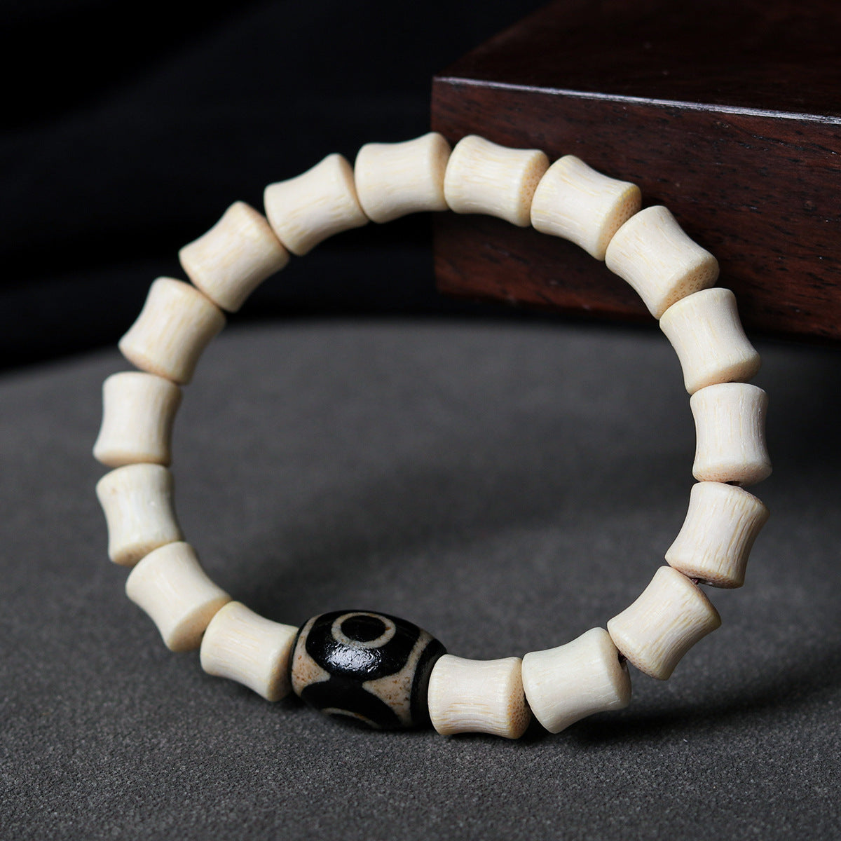 Custom Hand-Woven Paste-Covered Tiger Tooth Beads Bracelet Hand-Woven Jewelry Ethnic Style