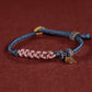 Rotes gewebtes buddhistisches Perlenarmband für Glück und Frieden